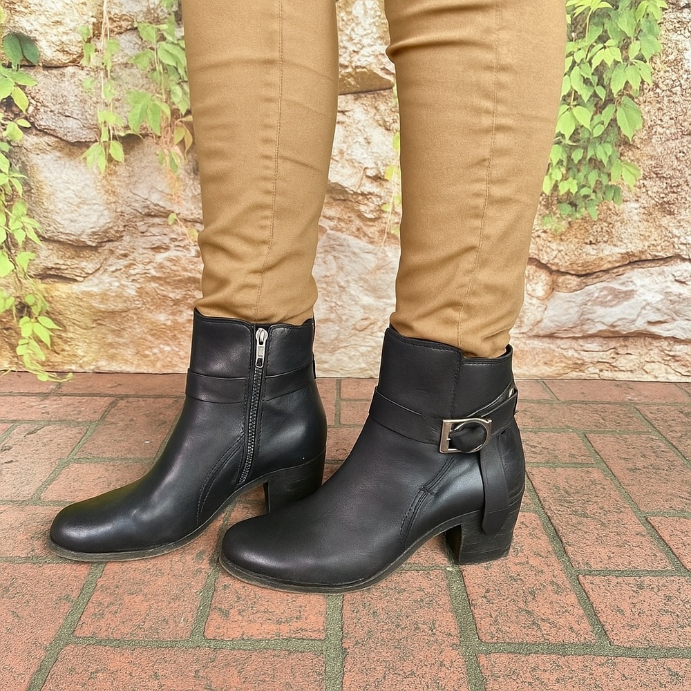 FRYE Black Leather Melissa Knot Ankle Buckle trim Boots, 7B